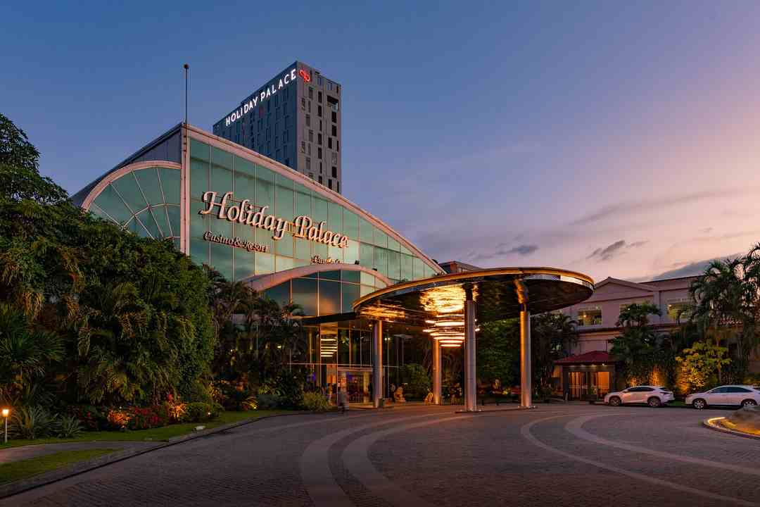 Mot so thong tin co ban ve Holiday Palace Hotel & Resort